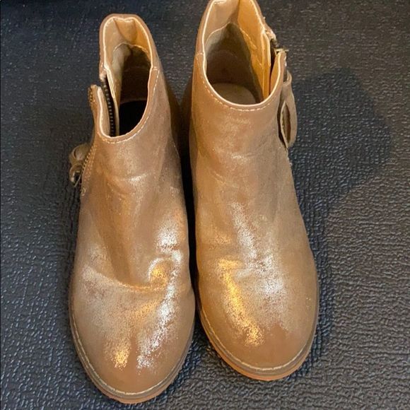 Tucker and Tate. Gold shimmer booties. Size 11 - Picture 2 of 8